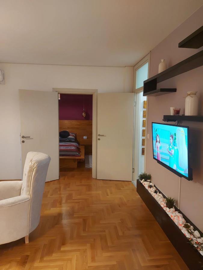River Lux สเรมสกา มิโตรวิตซา ภายนอก รูปภาพ